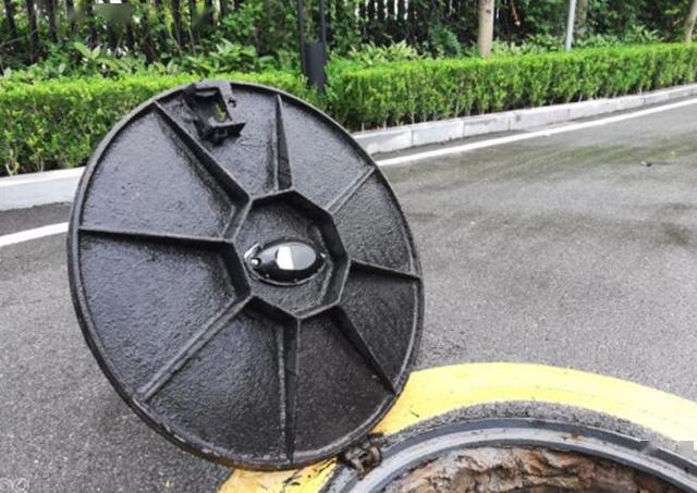 井蓋監(jiān)控器為安全管理提供有力保障！