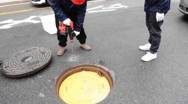 防盜電子鎖井蓋怎么安裝？