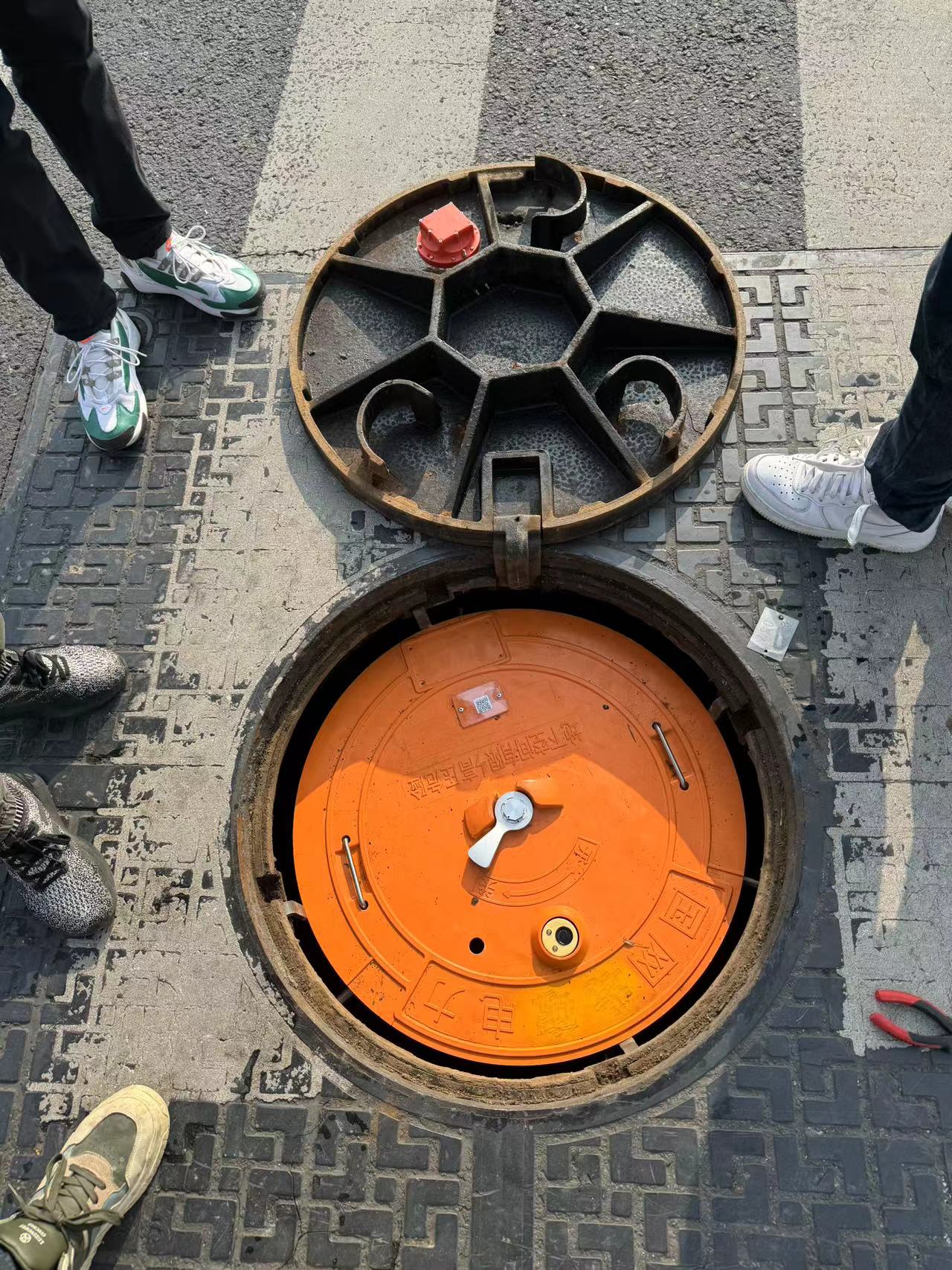 從鑄鐵到智聯(lián)：智能井蓋驅動的城市道路管理革命