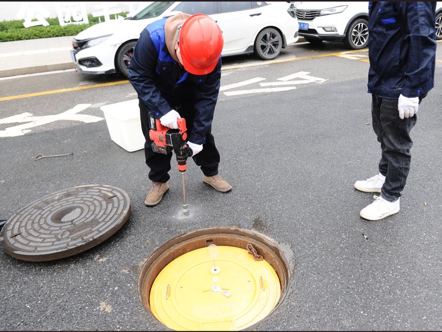 給窨井蓋加裝智能監(jiān)測(cè)感應(yīng)設(shè)備，讓城市管理“井井有條”！