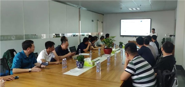 湖南新光智能科技有限公司王新良總經(jīng)理向與會企業(yè)介紹了湖南新光在標(biāo)準化方面的經(jīng)驗和能力